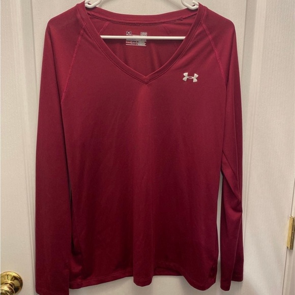 Under Armour Burgundy Semi-Fitted Top - Picture 1 of 4